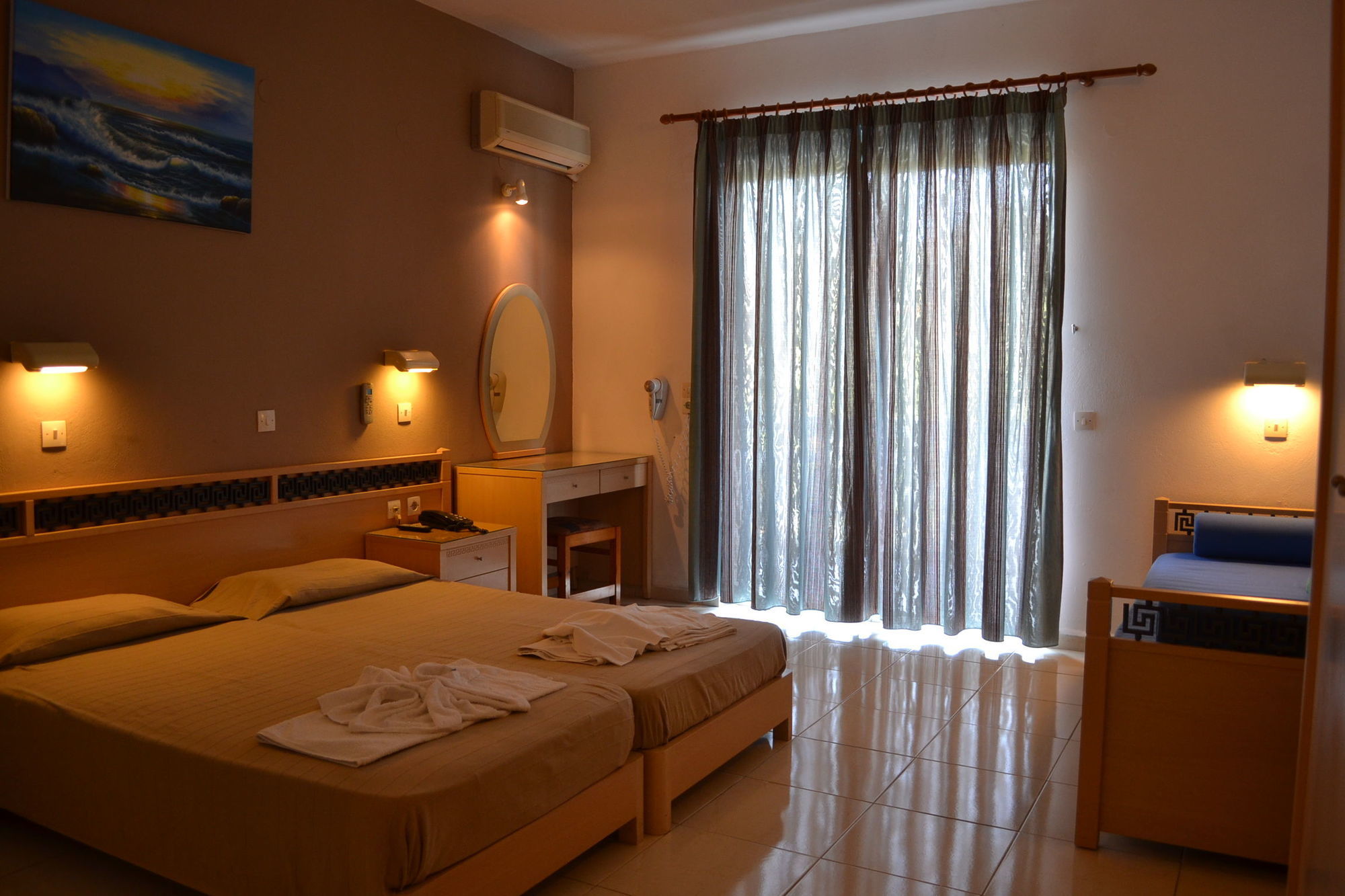 White Palace 2*